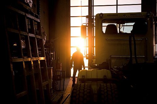 MIKAELA MACKENZIE / WINNIPEG FREE PRESS

Trucker Alain Blair checks his truck before going out on the first job of the day at Trappers Transport in Winnipeg on Wednesday, May 6, 2020. For Dean story.

Winnipeg Free Press 2020