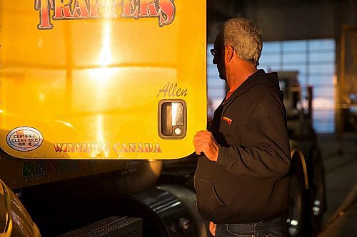 MIKAELA MACKENZIE / WINNIPEG FREE PRESS

Trucker Alain Blair checks his truck before going out on the first job of the day at Trappers Transport in Winnipeg on Wednesday, May 6, 2020. For Dean story.

Winnipeg Free Press 2020