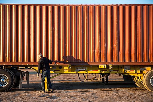 MIKAELA MACKENZIE / WINNIPEG FREE PRESS

Trucker Alain Blair hooks up the trailer for his first job of the day at Trappers Transport in Winnipeg on Wednesday, May 6, 2020. For Dean story.

Winnipeg Free Press 2020