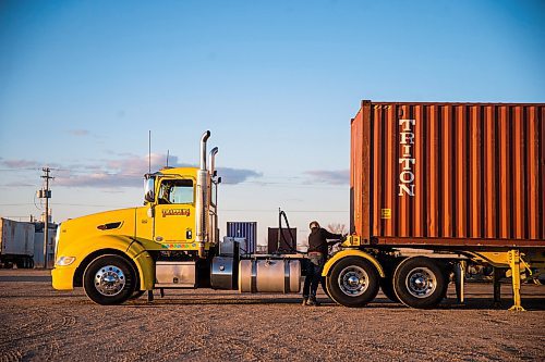 MIKAELA MACKENZIE / WINNIPEG FREE PRESS

Trucker Alain Blair hooks up the trailer for his first job of the day at Trappers Transport in Winnipeg on Wednesday, May 6, 2020. For Dean story.

Winnipeg Free Press 2020