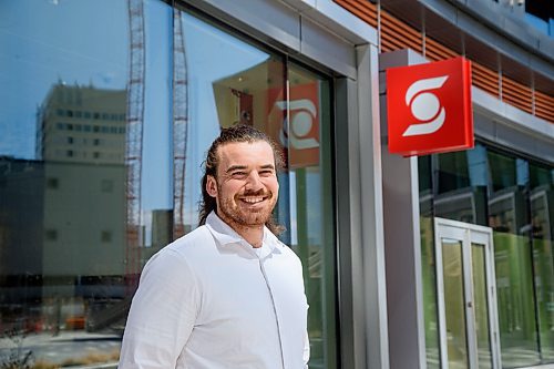 Mike Sudoma / Winnipeg Free Press
Winnipeg Blue Bomber, John Rush, outside of the Scotia Bank in True North Square where he also works as a Financial Advisor Wednesday afternoon
May 6, 2020