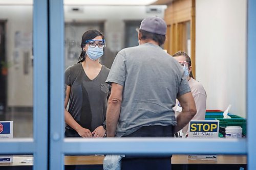 MIKE DEAL / WINNIPEG FREE PRESS
24-hr project - 2pm
Healthcare workers screen every person that enters the Grace General Hospital Wednesday afternoon. 
See Danielle Da Silva story
200506 - Wednesday, May 06, 2020.