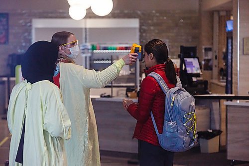 MIKE DEAL / WINNIPEG FREE PRESS
24-hr project - 2pm
Healthcare workers screen every person that enters the Grace General Hospital Wednesday afternoon. 
See Danielle Da Silva story
200506 - Wednesday, May 06, 2020.