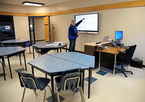 JASON HALSTEAD / WINNIPEG FREE PRESS

Long-time Maples Collegiate math teacher Dariusz Piatek does his daily livestream for his Grade 12 pre-calculus students on May 6, 2020, using his laptop video camera and the SmartBoard in his classroom to instruct. (See Maggie Macintosh COVID-19 24-hour story)