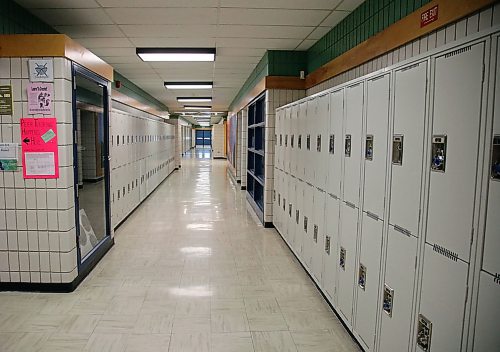 JASON HALSTEAD / WINNIPEG FREE PRESS

Empty hallways at Maples Collegiate on May 6, 2020. (See Maggie Macintosh COVID-19 24-hour story)