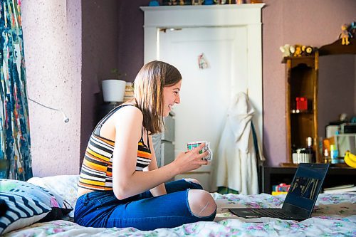 MIKAELA MACKENZIE / WINNIPEG FREE PRESS

Leah Borchert goes on a digital first date with Eddie in her bedroom in Winnipeg on Wednesday, May 6, 2020. For Frances story.

Winnipeg Free Press 2020