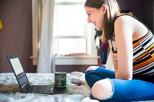 MIKAELA MACKENZIE / WINNIPEG FREE PRESS

Leah Borchert goes on a digital first date with Eddie in her bedroom in Winnipeg on Wednesday, May 6, 2020. For Frances story.

Winnipeg Free Press 2020