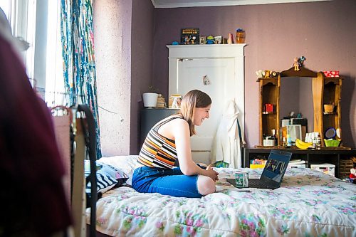 MIKAELA MACKENZIE / WINNIPEG FREE PRESS

Leah Borchert goes on a digital first date with Eddie in her bedroom in Winnipeg on Wednesday, May 6, 2020. For Frances story.

Winnipeg Free Press 2020