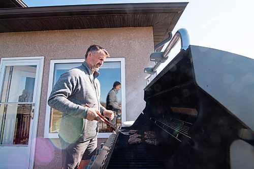 Mike Sudoma / Winnipeg Free Press
Tony Shea grilling up hamburgers grill at his home Wednesday evening
May 6, 2020