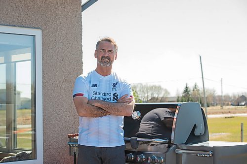 Mike Sudoma / Winnipeg Free Press
Tony Shea and his trusty Weber grill which he uses all year round.
May 6, 2020