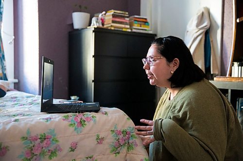 MIKAELA MACKENZIE / WINNIPEG FREE PRESS

Frances Koncan does a quick interview with Eddie after he went on a digital first date with Leah Borchert in her bedroom in Winnipeg on Wednesday, May 6, 2020. For Frances story.

Winnipeg Free Press 2020