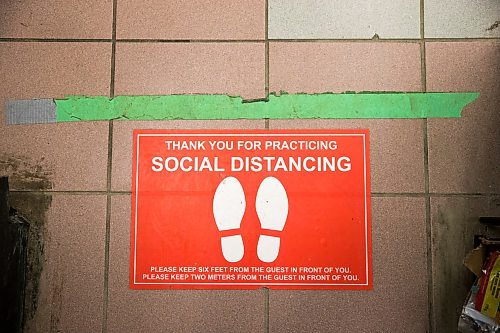 MIKAELA MACKENZIE / WINNIPEG FREE PRESS

Social distancing floor decals at Food Fare on Lilac Street in Winnipeg on Wednesday, May 6, 2020. For Erin story.

Winnipeg Free Press 2020