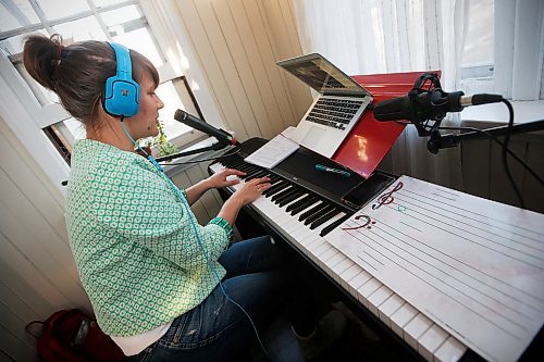 JOHN WOODS / WINNIPEG FREE PRESS
Piano instructor Madeline Hildebrand teaches a virtual class to Salvador Tait in her home Wednesday, May 6, 2020. 

Reporter: Zoratti/Part of 24 hr life during COVID-19 project