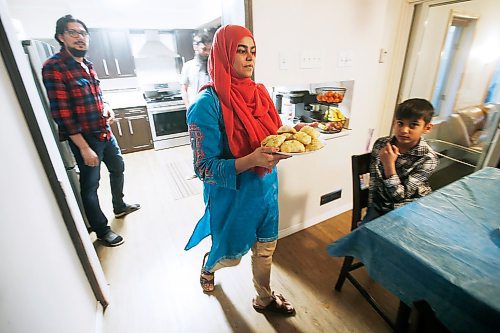 JOHN WOODS / WINNIPEG FREE PRESS
Urooj Danish and her family break their Ramadan fast with prayers and an iftar meal at sundown in her home Wednesday, May 6, 2020. 

Reporter: May/Part of 24 hr life during COVID-19 project