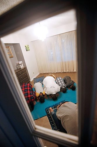 JOHN WOODS / WINNIPEG FREE PRESS
Urooj Danish and her family break their Ramadan fast with prayers and an iftar meal at sundown in her home Wednesday, May 6, 2020. 

Reporter: May/Part of 24 hr life during COVID-19 project