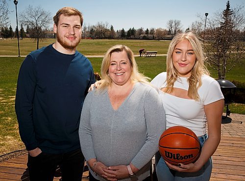 MIKE DEAL / WINNIPEG FREE PRESS
Arlyn Filewich with her son, Kyler, 18, and daughter, Keylyn, 22, who are both basketball players. Kaylyn won Canada West female basketball player of the year and Kyler recently committed to Southern Illinois in basketball.
See Taylor Allen feature
200507 - Thursday, May 07, 2020.