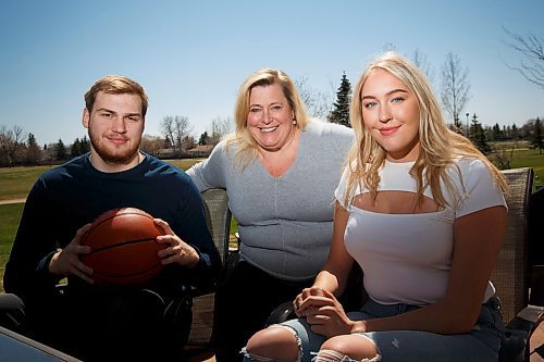 MIKE DEAL / WINNIPEG FREE PRESS
Arlyn Filewich with her son, Kyler, 18, and daughter, Keylyn, 22, who are both basketball players. Kaylyn won Canada West female basketball player of the year and Kyler recently committed to Southern Illinois in basketball.
See Taylor Allen feature
200507 - Thursday, May 07, 2020.