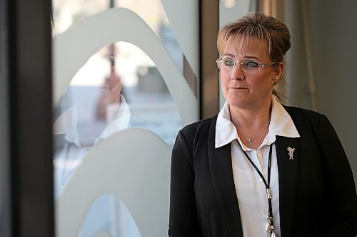 SHANNON VANRAES / WINNIPEG FREE PRESS
Daphne Penrose, the Manitoba Advocate for Children and Youth, is calling on the government to create programming to help children and youth affected by the COVID-19 pandemic. She was photographed at her Winnipeg office on May 7, 2020.