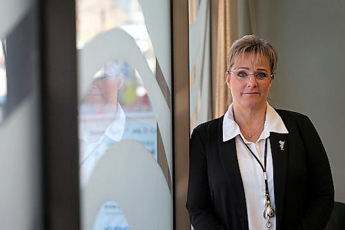 SHANNON VANRAES / WINNIPEG FREE PRESS
Daphne Penrose, the Manitoba Advocate for Children and Youth, is calling on the government to create programming to help children and youth affected by the COVID-19 pandemic. She was photographed at her Winnipeg office on May 7, 2020.