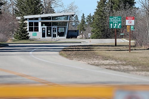 SHANNON VANRAES / WINNIPEG FREE PRESS
The entrance kiosk at Birds Hill Campground on May 7, 2020. Those visiting provincial parks or staying at provincial campground will now have to pay a administrative processing fee.