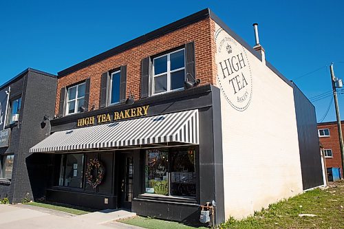 MIKE DEAL / WINNIPEG FREE PRESS
High Tea Bakery, an English-flavoured teahouse & bakery in St James. The store has remained open for pick-up & delivery thru the last couple months.
See Dave Sanderson Sunday Special
200508 - Friday, May 08, 2020.