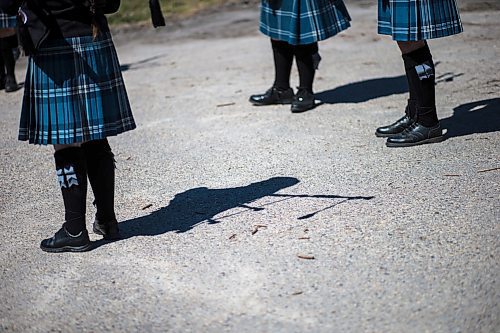 MIKAELA MACKENZIE / WINNIPEG FREE PRESS

Members of the St. Andrews Pipe Band warm up before commemorating VE Day at East Kildonan Centennial Park in Winnipeg on Friday, May 8, 2020. For Jay Bell story.

Winnipeg Free Press 2020