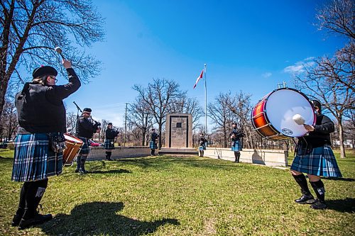 MIKAELA MACKENZIE / WINNIPEG FREE PRESS

The St. Andrews Pipe Band commemorates VE Day at East Kildonan Centennial Park in Winnipeg on Friday, May 8, 2020. For Jay Bell story.

Winnipeg Free Press 2020