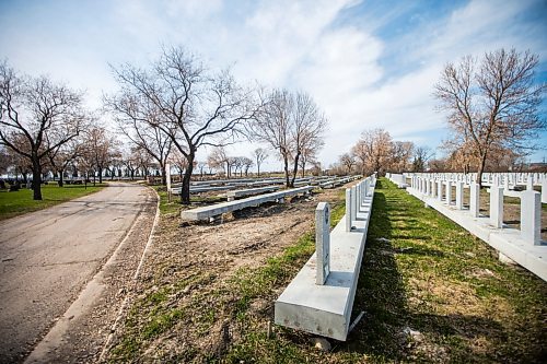 MIKAELA MACKENZIE / WINNIPEG FREE PRESS

Construction in the cemetery has left dozens of rows of graves unmarked at Brookside Cemeterys Field of Honour in Winnipeg on Friday, May 8, 2020. For JS story.

Winnipeg Free Press 2020