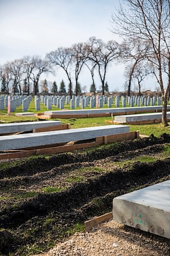 MIKAELA MACKENZIE / WINNIPEG FREE PRESS

Construction in the cemetery has left dozens of rows of graves unmarked at Brookside Cemeterys Field of Honour in Winnipeg on Friday, May 8, 2020. For JS story.

Winnipeg Free Press 2020