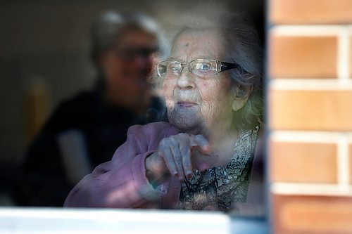 JOHN WOODS / WINNIPEG FREE PRESS
Keeping in mind COVID-19 distance protocols Gislele Klassen, left, visits her mother Henriette Bernardin, 94, at West Park Manor on Mothers Day in Winnipeg Sunday, May 10, 2020. 

Reporter: ?
