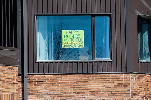 JOHN WOODS / WINNIPEG FREE PRESS
A sign is posted in the window at West Park Manor on Mothers Day in Winnipeg Sunday, May 10, 2020. 

Reporter: ?
