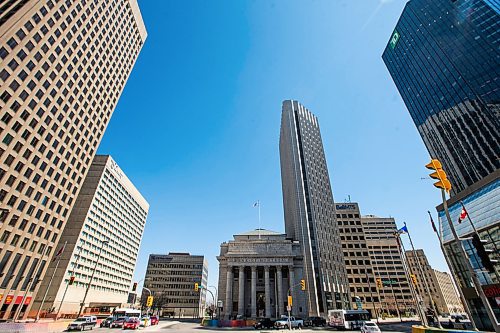 MIKAELA MACKENZIE / WINNIPEG FREE PRESS

A Métis flag flies above the BMO building at Portage and Main in Winnipeg on Tuesday, May 12, 2020. 

Winnipeg Free Press 2020