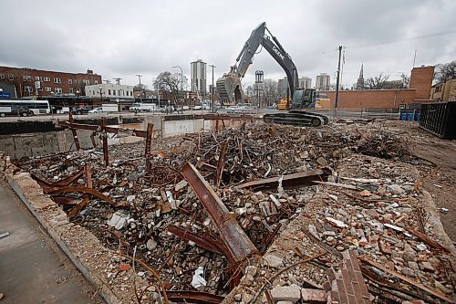 JOHN WOODS / WINNIPEG FREE PRESS
Osborne Village street scene photographed Thursday, May 14, 2020. The Village has seen an increase in empty stores and For Lease signs since its heyday twenty years ago.

Reporter: DaSilva