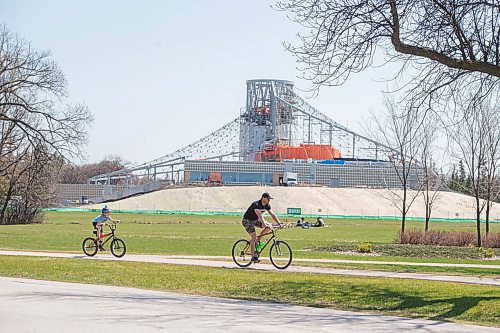 Mike Sudoma / Winnipeg Free Press
A couple of cyclists ride through Assiniboine Park as they enjoy Friday afternoons weather
May 15, 2020