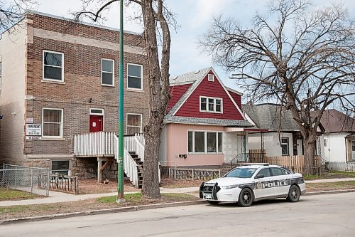 Mike Sudoma / Winnipeg Free Press
A Winnipeg Police cruiser sits outside of a Redwood Ave apartment block Saturday morning where a homicide had taken place late Friday morning.
May 16, 2020