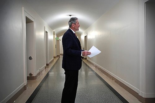 RUTH BONNEVILLE / WINNIPEG FREE PRESS

LOCAL - Pallister

Premier Brian Pallister looks over his prepared notes just prior to going into the daily press briefing in Room 68 at the Legislative Building on Wednesday.  

 May 20, 2020