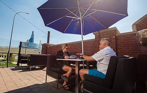 MIKE DEAL / WINNIPEG FREE PRESS
Candace Bishoff and Frank Kuerten enjoy lunch and take in the beautiful weather on the patio at the Earls on Main Street Wednesday afternoon.
See Bens story on top 5 patios
200520 - Wednesday, May 20, 2020.