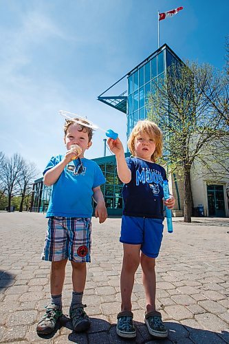 MIKE DEAL / WINNIPEG FREE PRESS
Jack Coote, 3, eats his ice cream cone while his cousin Freddie Gibson Scott, 4, waves his bubble wand about during a visit to The Forks Wednesday afternoon.
200520 - Wednesday, May 20, 2020.