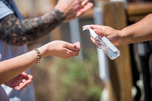 MIKAELA MACKENZIE / WINNIPEG FREE PRESS

Patrons get their hands sanitized on the way in at the patio at Tavern United (Fort Garry location) in Winnipeg on Wednesday, May 20, 2020. For entertainment story.
Winnipeg Free Press 2020.