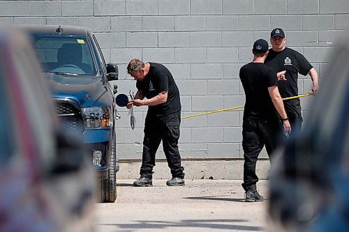 JOHN WOODS / WINNIPEG FREE PRESS
Bomb squad investigate suspicious items in two gas tanks at Murray Pre-Owned Super Centre on Pembina Wednesday, May 20, 2020. 

Reporter: Ryan