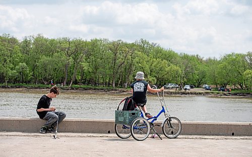 Mike Sudoma / Winnipeg Free Press
Aidan Brownell (left) and Carson Martin (right) wait for fish to bite as they fish along the waterfront in Selkirk Saturday afternoon
May 23, 2020