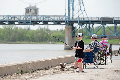 Mike Sudoma / Winnipeg Free Press
Parker Pelletier casts out his line while he fishes with his parents Jim and Jennifer along the waterfront in Selkirk Saturday afternoon
May 23, 2020