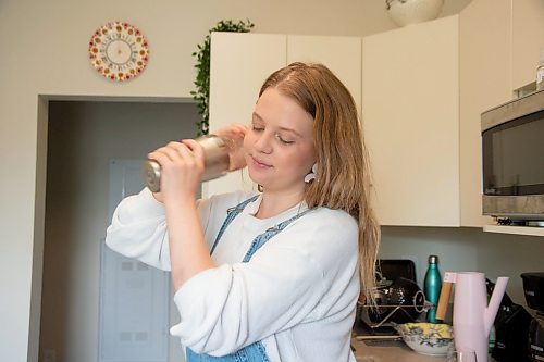 Mike Sudoma / Winnipeg Free Press
Elsa Taylor, head bartender and co-owner of The Roost, shakes up her Amped up Gin and Soda in her apartment Saturday afternoon
May 23, 2020