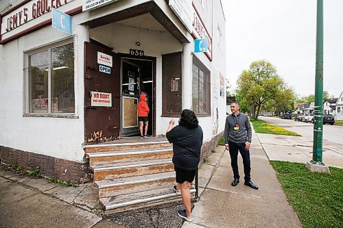 JOHN WOODS / WINNIPEG FREE PRESS
Kevin Chief, former educator/advocate and politician, speaks with Brandy and her son outside Jemys Grocery as he visits his old North End stomping grounds Tuesday, May 26, 2020. Chief is opening up about his past.

Reporter: May