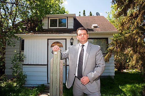 MIKE DEAL / WINNIPEG FREE PRESS
Boris Mednikov, a realtor and landowner with Vanguard Real Estate Ltd., said the city is missing a key change that could prevent vacant buildings from attracting crime, which is allowing developers to demolish homes sooner.
Mednikov said hes wanted to tear down a home he owns in the Seven Oaks neighbourhood since October but city rules require him to wait until the designs for its replacement earn a city permit, which he applied for last week.
See Joyanne story
200527 - Wednesday, May 27, 2020.