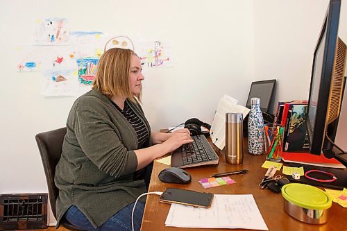 MIKE DEAL / WINNIPEG FREE PRESS
Alana Conway is a research assistant at the Canadian Museum for Human Rights. These days, instead of the museum, her workspace is her bedroom  she can touch her bed from her desk  and her co-workers are two kids, Julian, 5, and Josephine, 2.
See Jen Zoratti story
200527 - Wednesday, May 27, 2020.