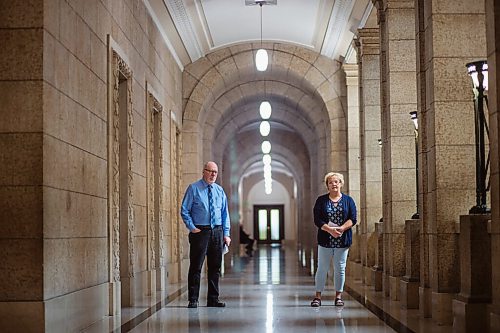 MIKAELA MACKENZIE / WINNIPEG FREE PRESS

Larry Kusch (left) and Carol Sanders pose for a portrait at the Manitoba Legislative Building in Winnipeg on Wednesday, May 27, 2020. For Carol/Larry story.
Winnipeg Free Press 2020.