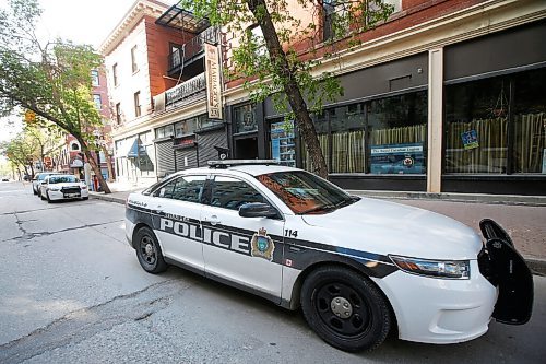 JOHN WOODS / WINNIPEG FREE PRESS
Police cars sit outside the Mariaggis Theme Suite Hotel after a situation Wednesday, May 27, 2020. 

Reporter: ?