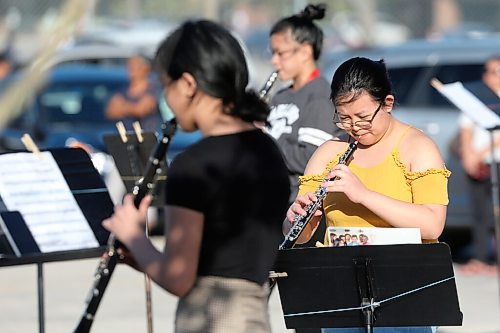 SHANNON VANRAES / WINNIPEG FREE PRESS
Erin Teodoro, a Grade 11 oboe player with the ?Maples Collegiate Wind Ensemble, was one of dozens of students who gathered to play a physically distant musical tribute to essential workers in front of the Collegiate on May 20, 2020.