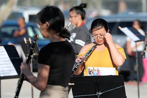 SHANNON VANRAES / WINNIPEG FREE PRESS
Erin Teodoro, a Grade 11 oboe player with the ?Maples Collegiate Wind Ensemble, was one of dozens of students who gathered to play a physically distant musical tribute to essential workers in front of the Collegiate on May 20, 2020.
